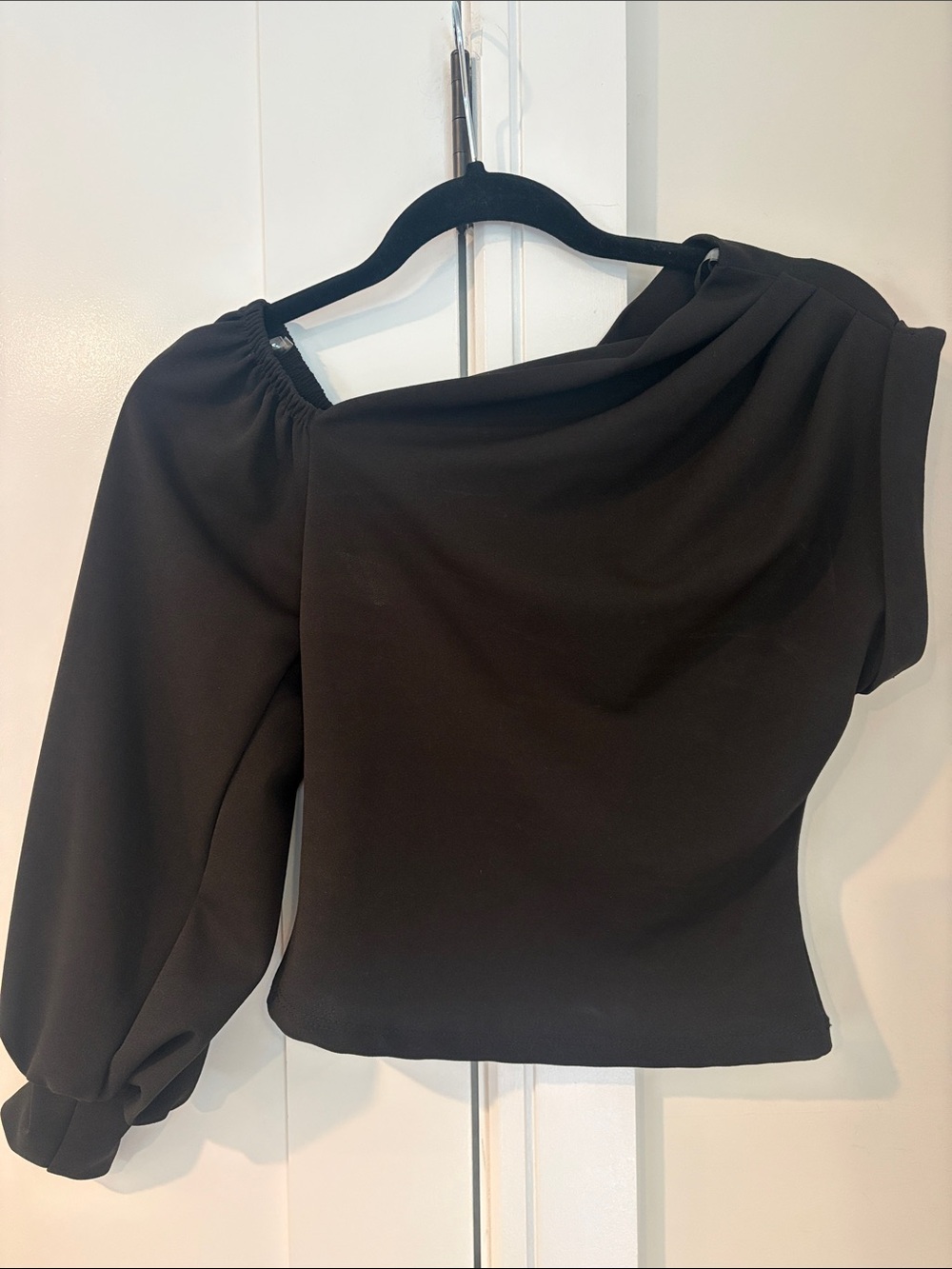 Ivin Ivin Women’s Black One-Shoulder Puff Sleeve Top Size Small